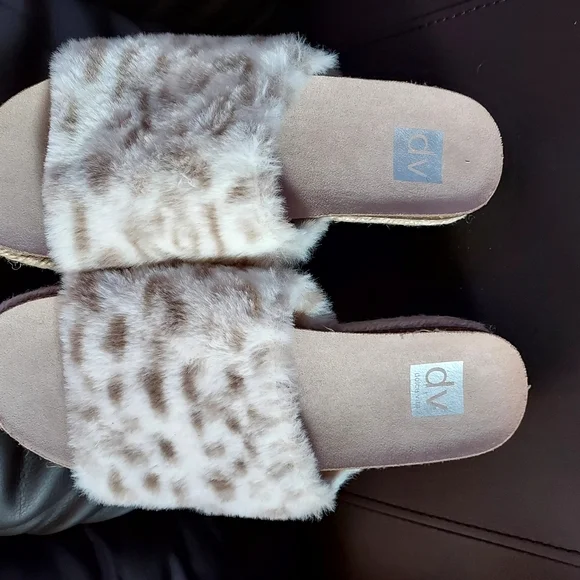 DV by Dolce Vita Tan and Cream Plush Slippers - Picture 1 of 1